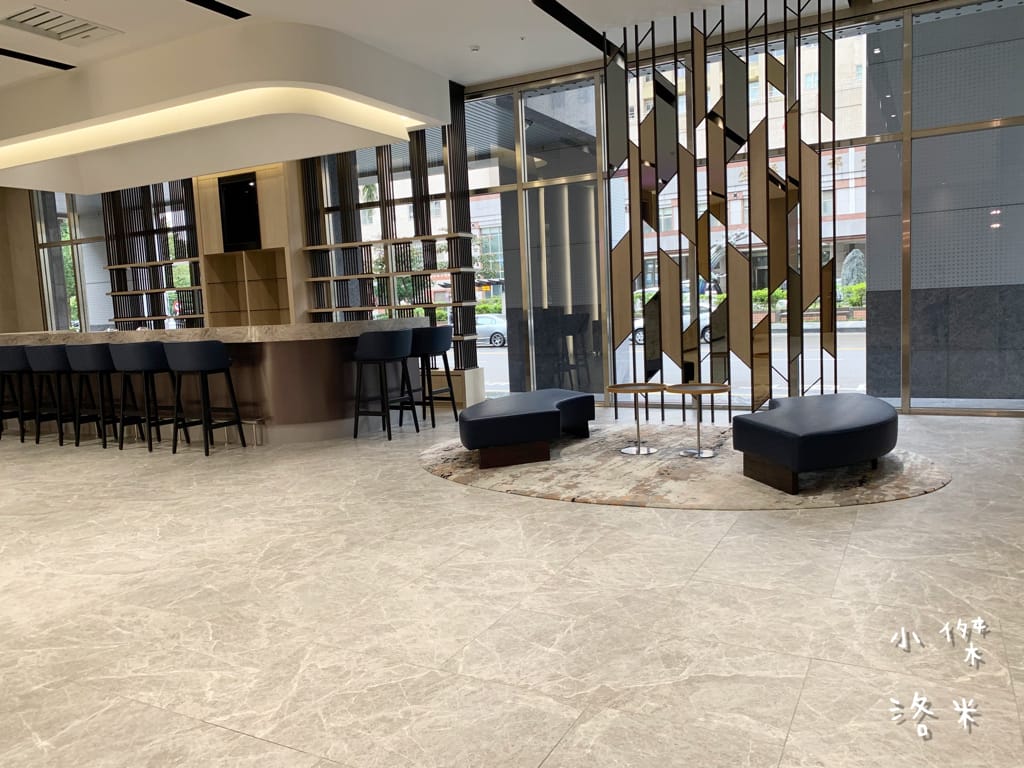 《旅遊》 台中鳳凰酒店｜台中輕旅行 下榻柳川水岸公園畔享受城市美景 9樓星際樂園徜徉在銀河系的美夢 親子主題房可愛到捨不得睡著 親子旅遊推薦 約會住宿推薦