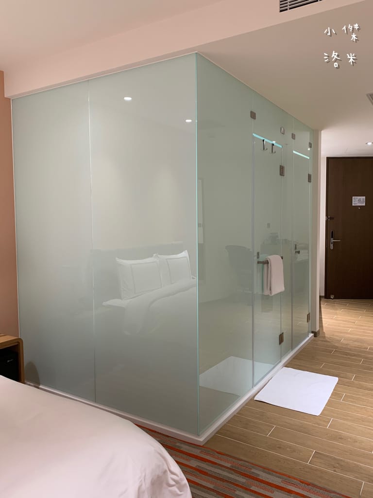 《旅遊》 台中鳳凰酒店｜台中輕旅行 下榻柳川水岸公園畔享受城市美景 9樓星際樂園徜徉在銀河系的美夢 親子主題房可愛到捨不得睡著 親子旅遊推薦 約會住宿推薦