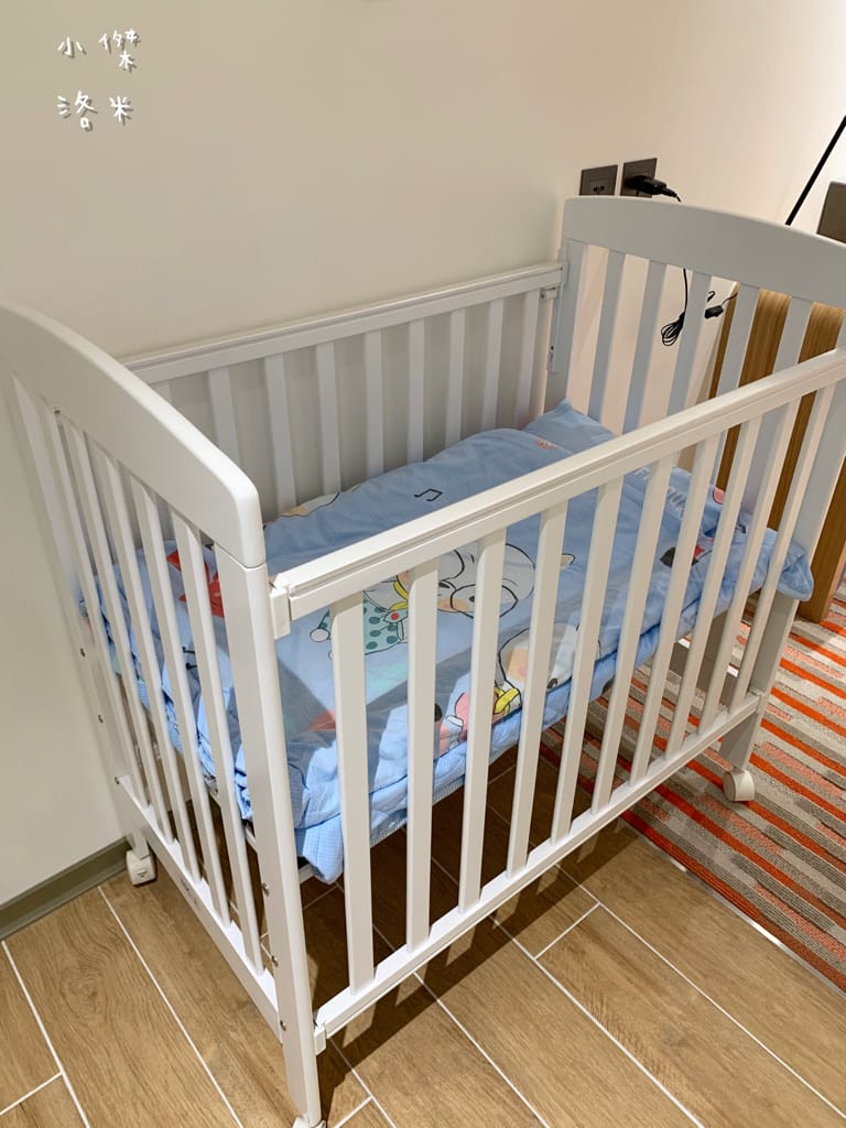 《旅遊》 台中鳳凰酒店｜台中輕旅行 下榻柳川水岸公園畔享受城市美景 9樓星際樂園徜徉在銀河系的美夢 親子主題房可愛到捨不得睡著 親子旅遊推薦 約會住宿推薦