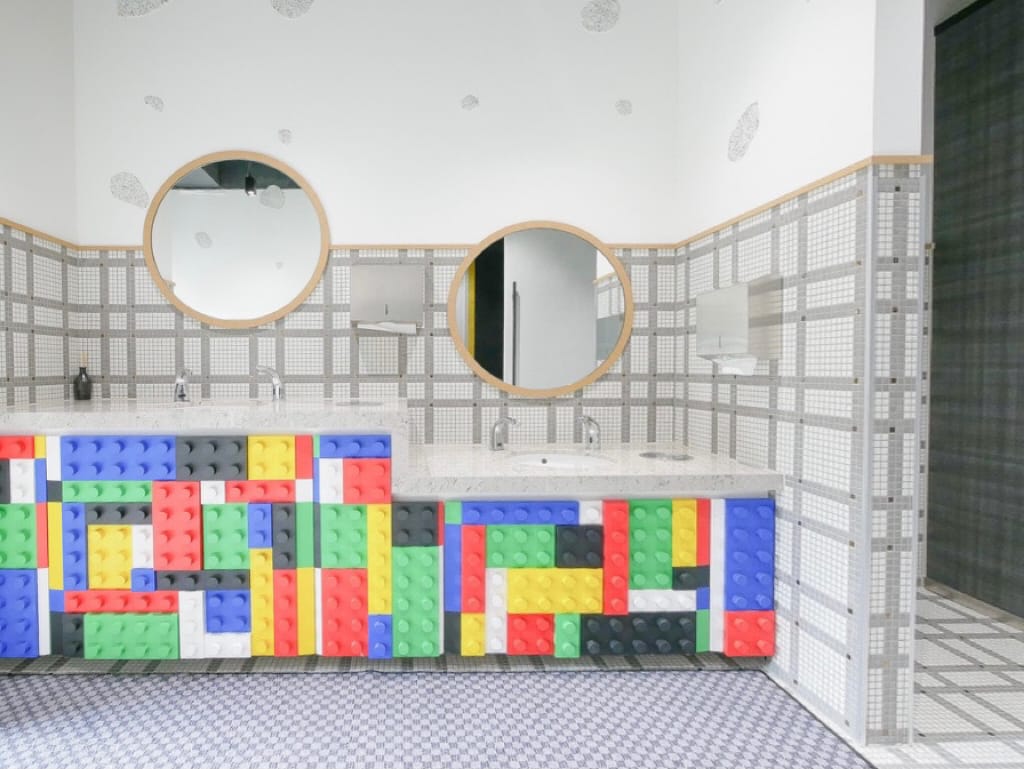 《旅遊》 台中鳳凰酒店｜台中輕旅行 下榻柳川水岸公園畔享受城市美景 9樓星際樂園徜徉在銀河系的美夢 親子主題房可愛到捨不得睡著 親子旅遊推薦 約會住宿推薦