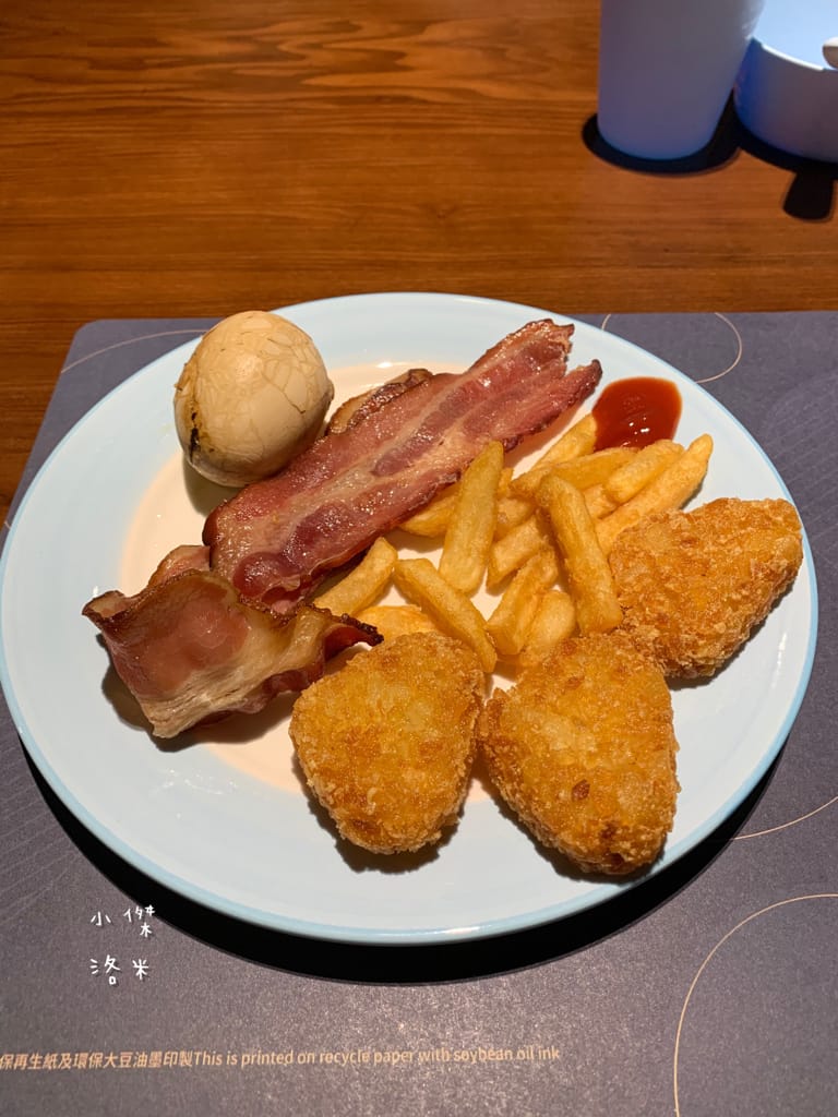 《旅遊》 台中鳳凰酒店｜台中輕旅行 下榻柳川水岸公園畔享受城市美景 9樓星際樂園徜徉在銀河系的美夢 親子主題房可愛到捨不得睡著 親子旅遊推薦 約會住宿推薦