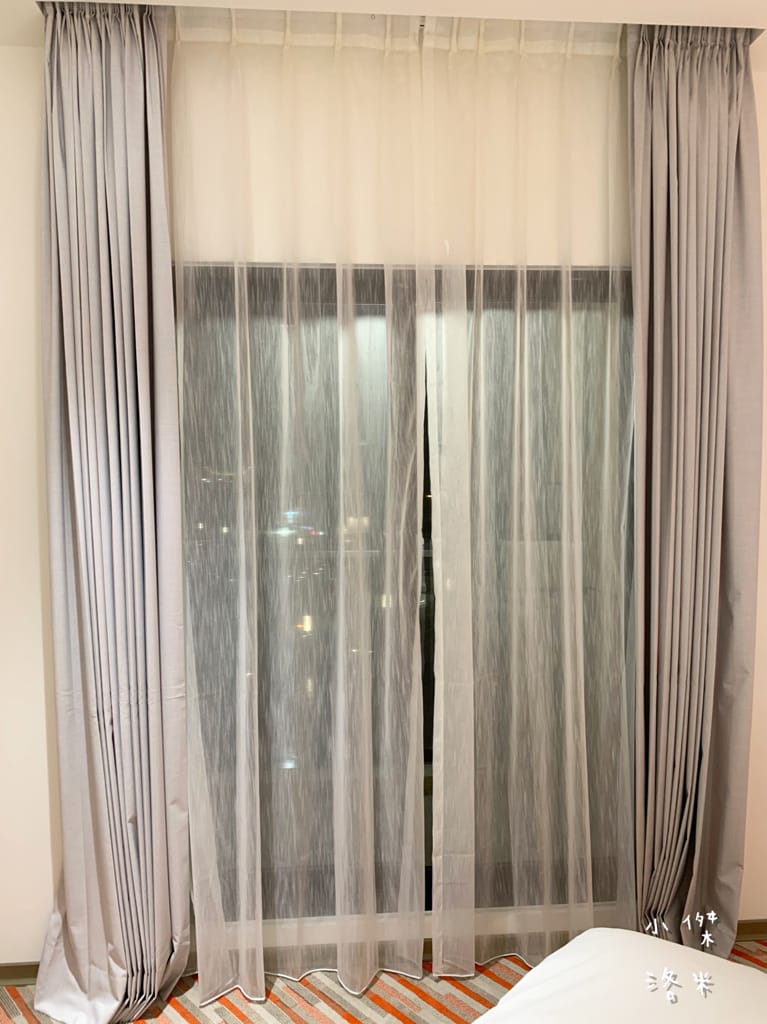 《旅遊》 台中鳳凰酒店｜台中輕旅行 下榻柳川水岸公園畔享受城市美景 9樓星際樂園徜徉在銀河系的美夢 親子主題房可愛到捨不得睡著 親子旅遊推薦 約會住宿推薦