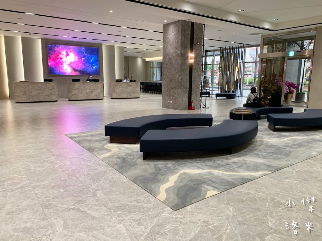 《旅遊》 台中鳳凰酒店｜台中輕旅行 下榻柳川水岸公園畔享受城市美景 9樓星際樂園徜徉在銀河系的美夢 親子主題房可愛到捨不得睡著 親子旅遊推薦 約會住宿推薦