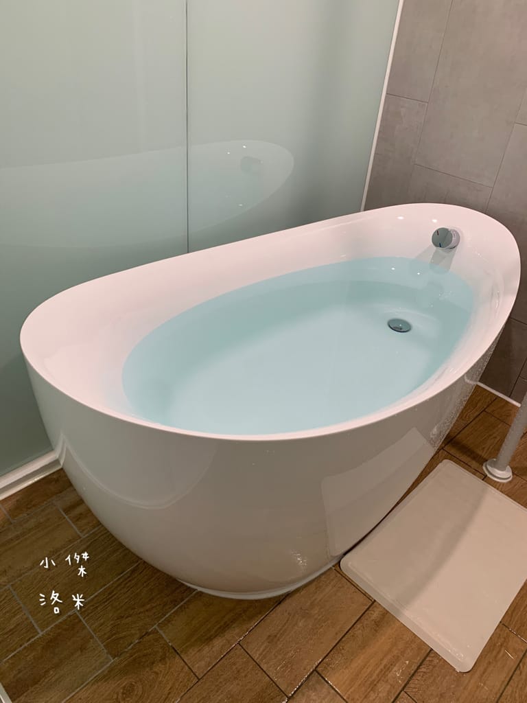 《旅遊》 台中鳳凰酒店｜台中輕旅行 下榻柳川水岸公園畔享受城市美景 9樓星際樂園徜徉在銀河系的美夢 親子主題房可愛到捨不得睡著 親子旅遊推薦 約會住宿推薦