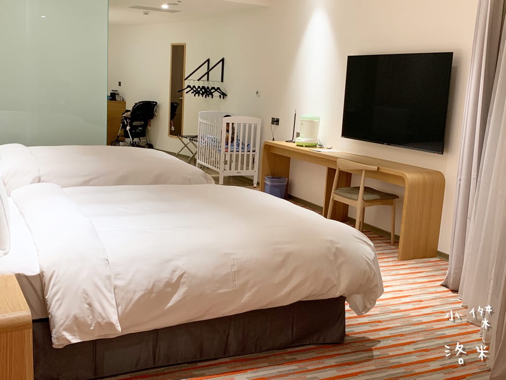 《旅遊》 台中鳳凰酒店｜台中輕旅行 下榻柳川水岸公園畔享受城市美景 9樓星際樂園徜徉在銀河系的美夢 親子主題房可愛到捨不得睡著 親子旅遊推薦 約會住宿推薦