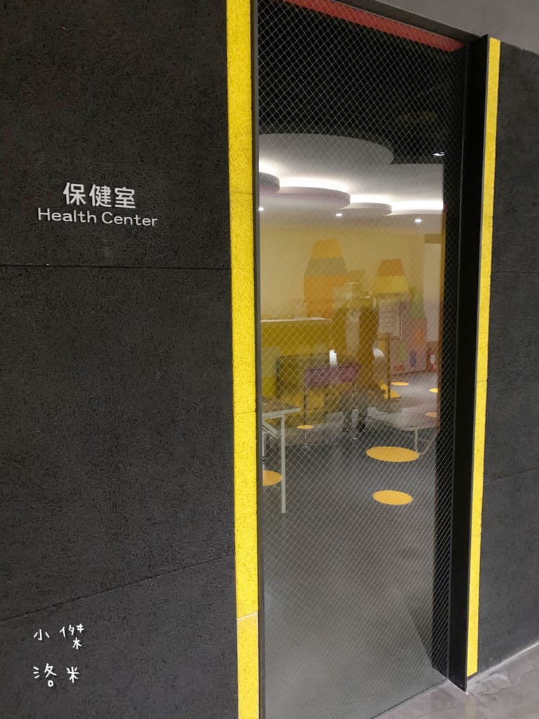 《旅遊》 台中鳳凰酒店｜台中輕旅行 下榻柳川水岸公園畔享受城市美景 9樓星際樂園徜徉在銀河系的美夢 親子主題房可愛到捨不得睡著 親子旅遊推薦 約會住宿推薦