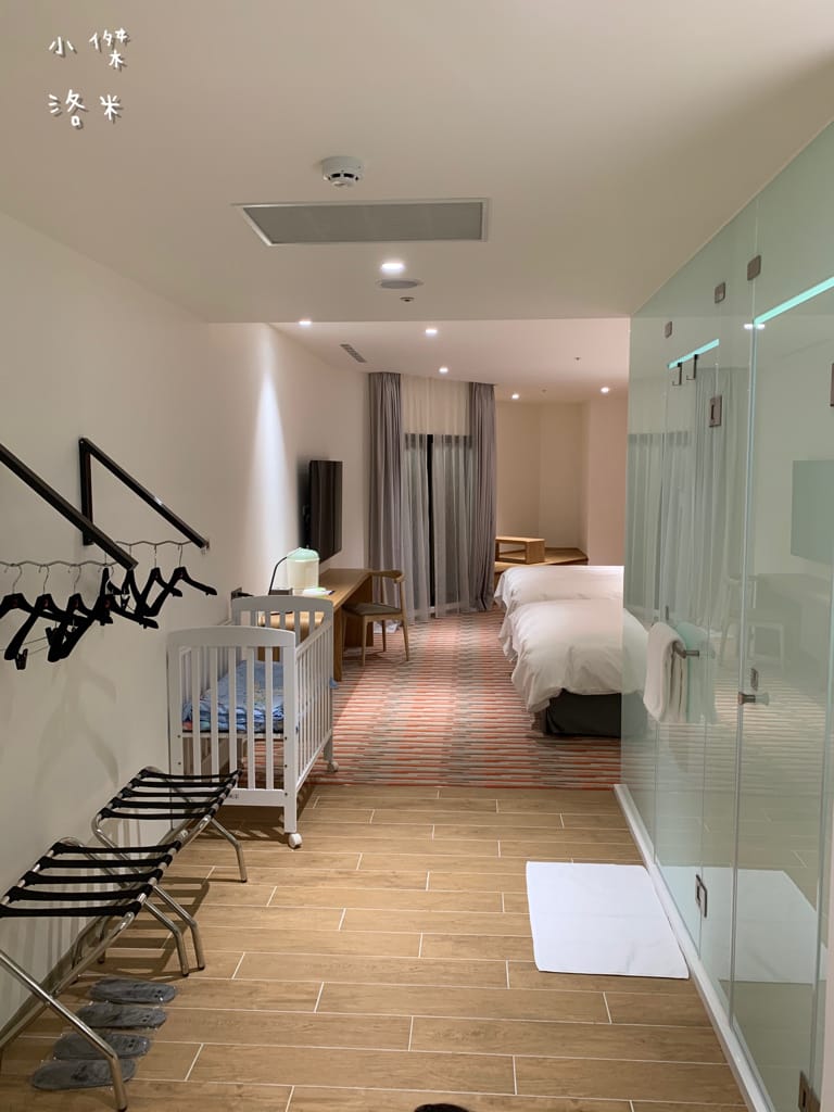 《旅遊》 台中鳳凰酒店｜台中輕旅行 下榻柳川水岸公園畔享受城市美景 9樓星際樂園徜徉在銀河系的美夢 親子主題房可愛到捨不得睡著 親子旅遊推薦 約會住宿推薦