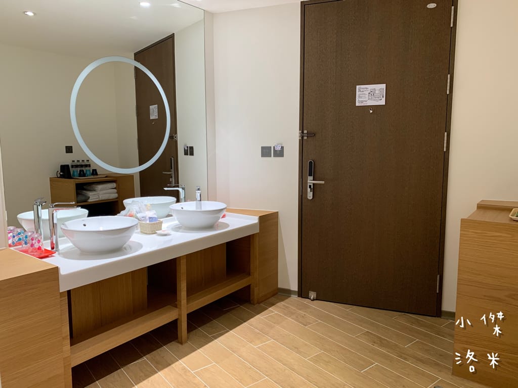 《旅遊》 台中鳳凰酒店｜台中輕旅行 下榻柳川水岸公園畔享受城市美景 9樓星際樂園徜徉在銀河系的美夢 親子主題房可愛到捨不得睡著 親子旅遊推薦 約會住宿推薦