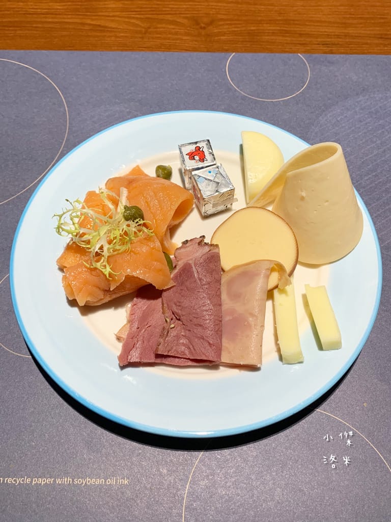 《旅遊》 台中鳳凰酒店｜台中輕旅行 下榻柳川水岸公園畔享受城市美景 9樓星際樂園徜徉在銀河系的美夢 親子主題房可愛到捨不得睡著 親子旅遊推薦 約會住宿推薦