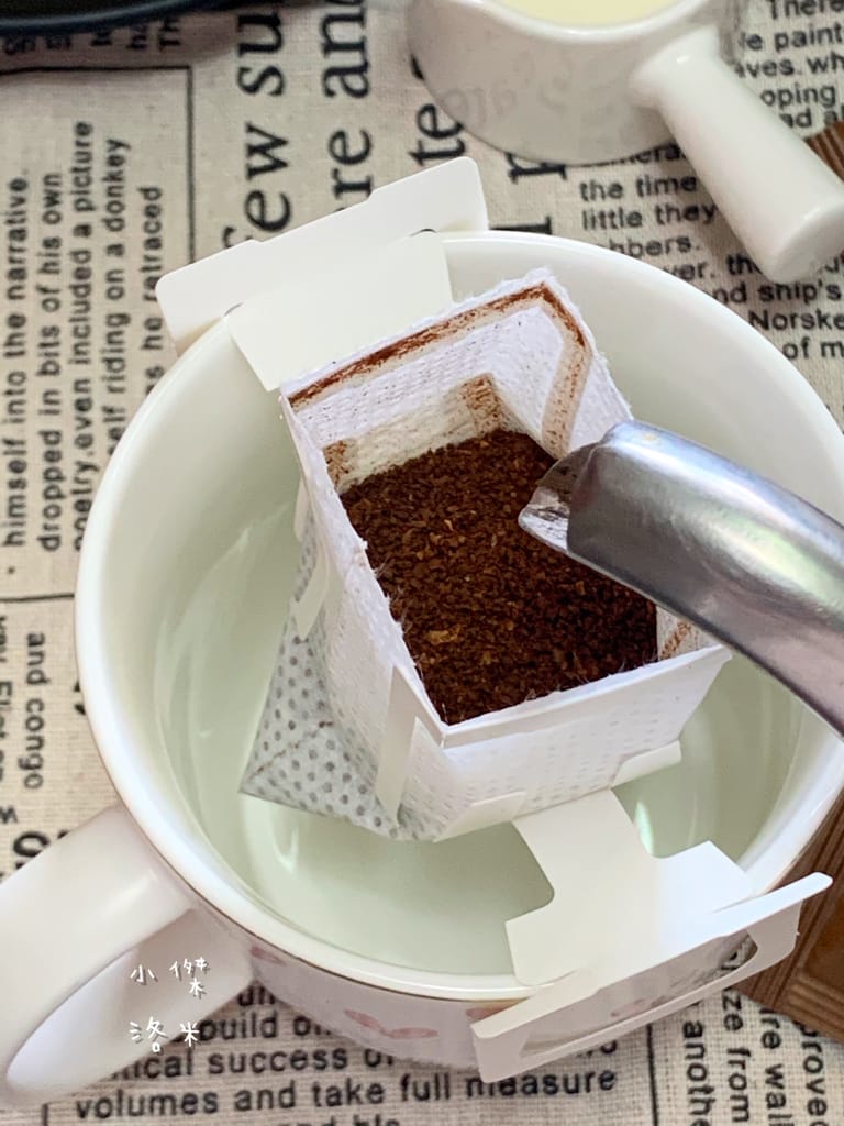 《飲品》開箱 HOWSDOMO好事多磨濾掛式咖啡 ｜ 衣索比亞日曬-中深培濾掛式研磨咖啡 用滴滴香醇的研磨咖啡開啟美好一天 中深度烘培的客製化伴手禮最懂你心