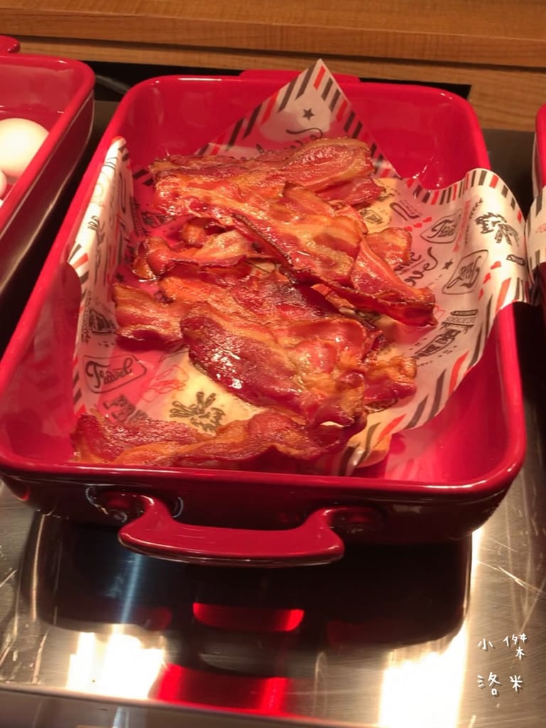 《旅遊美食》 台中鳳凰酒店- 鳳凰食號 ｜ 2022全新開幕鳳凰酒店 早午餐 Buffet吃到飽只要499！星巴客 哈根達斯無限續 用餐區附設兒童遊戲區 台中美食推薦 Buffet推薦 早午餐推薦