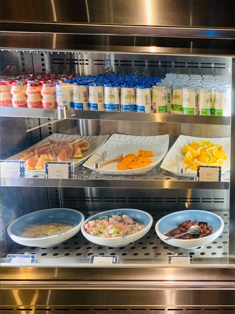 《旅遊美食》 台中鳳凰酒店- 鳳凰食號 ｜ 2022全新開幕鳳凰酒店 早午餐 Buffet吃到飽只要499！星巴客 哈根達斯無限續 用餐區附設兒童遊戲區 台中美食推薦 Buffet推薦 早午餐推薦