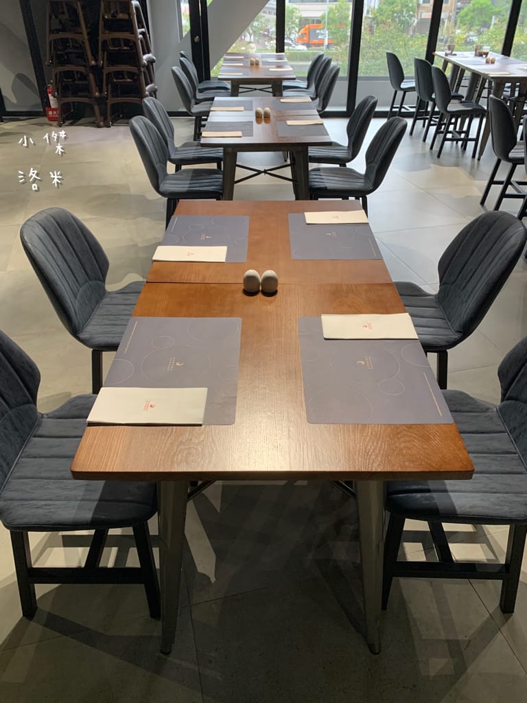 《旅遊美食》 台中鳳凰酒店- 鳳凰食號 ｜ 2022全新開幕鳳凰酒店 早午餐 Buffet吃到飽只要499！星巴客 哈根達斯無限續 用餐區附設兒童遊戲區 台中美食推薦 Buffet推薦 早午餐推薦