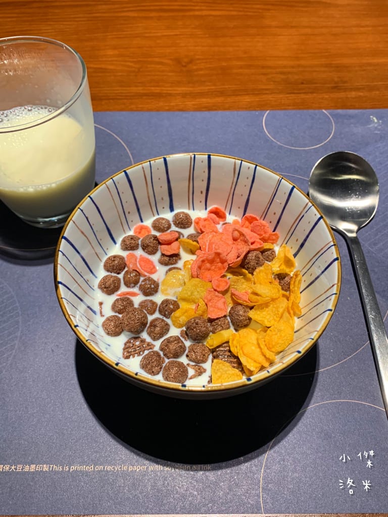 《旅遊美食》 台中鳳凰酒店- 鳳凰食號 ｜ 2022全新開幕鳳凰酒店 早午餐 Buffet吃到飽只要499！星巴客 哈根達斯無限續 用餐區附設兒童遊戲區 台中美食推薦 Buffet推薦 早午餐推薦