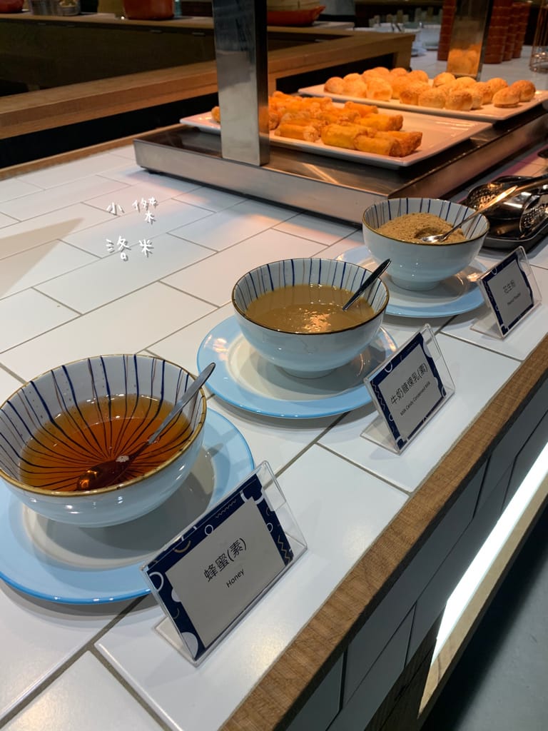 《旅遊美食》 台中鳳凰酒店- 鳳凰食號 ｜ 2022全新開幕鳳凰酒店 早午餐 Buffet吃到飽只要499！星巴客 哈根達斯無限續 用餐區附設兒童遊戲區 台中美食推薦 Buffet推薦 早午餐推薦