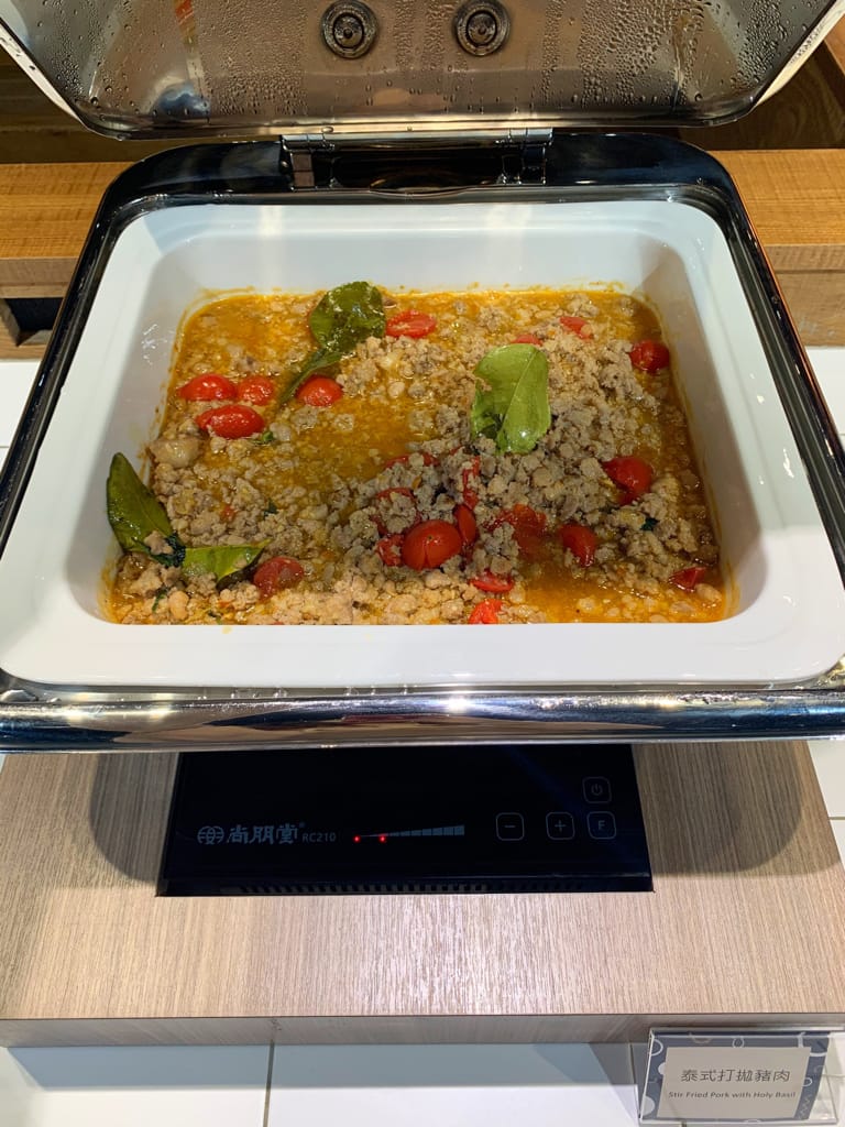 《旅遊美食》 台中鳳凰酒店- 鳳凰食號 ｜ 2022全新開幕鳳凰酒店 早午餐 Buffet吃到飽只要499！星巴客 哈根達斯無限續 用餐區附設兒童遊戲區 台中美食推薦 Buffet推薦 早午餐推薦