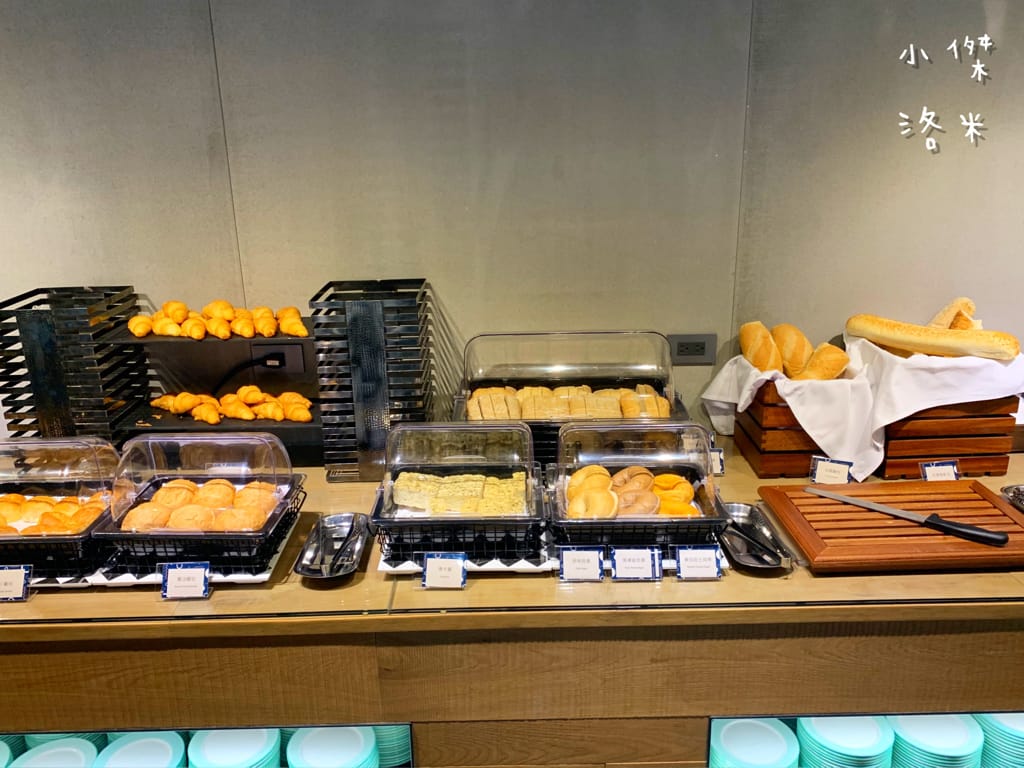 《旅遊美食》 台中鳳凰酒店- 鳳凰食號 ｜ 2022全新開幕鳳凰酒店 早午餐 Buffet吃到飽只要499！星巴客 哈根達斯無限續 用餐區附設兒童遊戲區 台中美食推薦 Buffet推薦 早午餐推薦