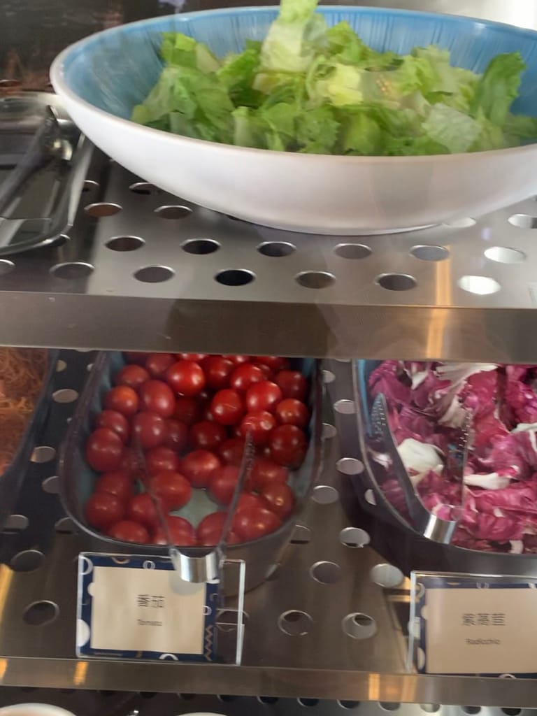 《旅遊美食》 台中鳳凰酒店- 鳳凰食號 ｜ 2022全新開幕鳳凰酒店 早午餐 Buffet吃到飽只要499！星巴客 哈根達斯無限續 用餐區附設兒童遊戲區 台中美食推薦 Buffet推薦 早午餐推薦