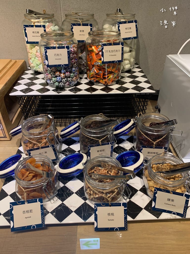 《旅遊美食》 台中鳳凰酒店- 鳳凰食號 ｜ 2022全新開幕鳳凰酒店 早午餐 Buffet吃到飽只要499！星巴客 哈根達斯無限續 用餐區附設兒童遊戲區 台中美食推薦 Buffet推薦 早午餐推薦