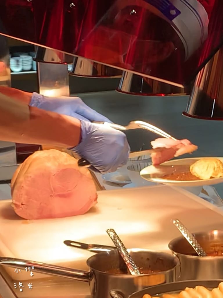 《旅遊美食》 台中鳳凰酒店- 鳳凰食號 ｜ 2022全新開幕鳳凰酒店 早午餐 Buffet吃到飽只要499！星巴客 哈根達斯無限續 用餐區附設兒童遊戲區 台中美食推薦 Buffet推薦 早午餐推薦