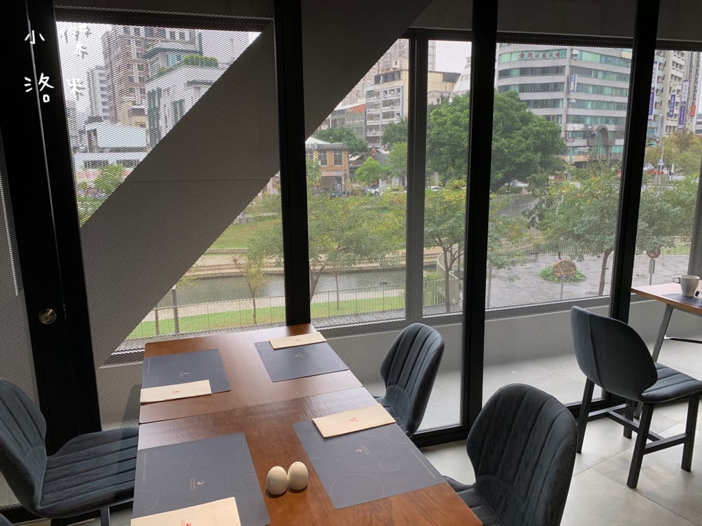 《旅遊美食》 台中鳳凰酒店- 鳳凰食號 ｜ 2022全新開幕鳳凰酒店 早午餐 Buffet吃到飽只要499！星巴客 哈根達斯無限續 用餐區附設兒童遊戲區 台中美食推薦 Buffet推薦 早午餐推薦