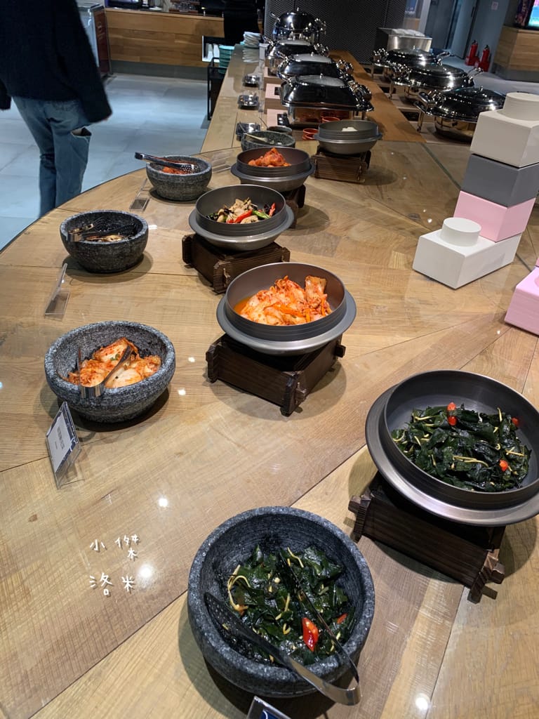 《旅遊美食》 台中鳳凰酒店- 鳳凰食號 ｜ 2022全新開幕鳳凰酒店 早午餐 Buffet吃到飽只要499！星巴客 哈根達斯無限續 用餐區附設兒童遊戲區 台中美食推薦 Buffet推薦 早午餐推薦