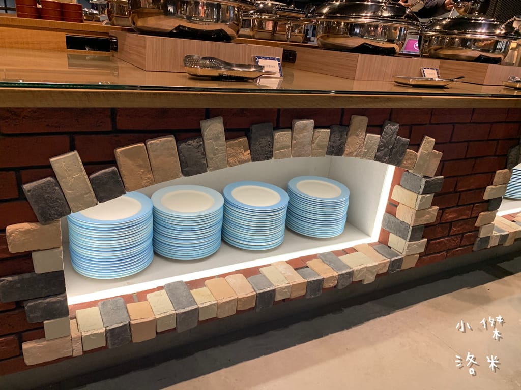 《旅遊美食》 台中鳳凰酒店- 鳳凰食號 ｜ 2022全新開幕鳳凰酒店 早午餐 Buffet吃到飽只要499！星巴客 哈根達斯無限續 用餐區附設兒童遊戲區 台中美食推薦 Buffet推薦 早午餐推薦