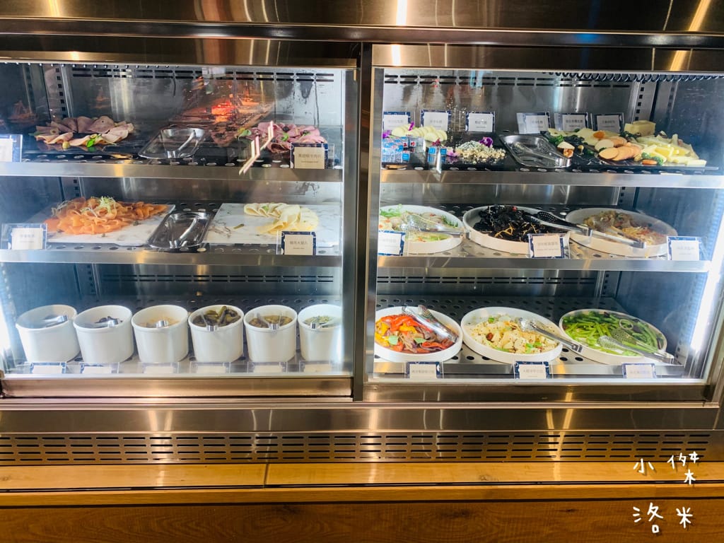 《旅遊美食》 台中鳳凰酒店- 鳳凰食號 ｜ 2022全新開幕鳳凰酒店 早午餐 Buffet吃到飽只要499！星巴客 哈根達斯無限續 用餐區附設兒童遊戲區 台中美食推薦 Buffet推薦 早午餐推薦