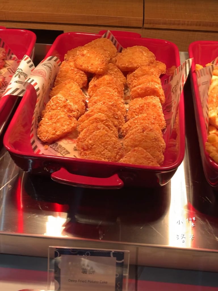 《旅遊美食》 台中鳳凰酒店- 鳳凰食號 ｜ 2022全新開幕鳳凰酒店 早午餐 Buffet吃到飽只要499！星巴客 哈根達斯無限續 用餐區附設兒童遊戲區 台中美食推薦 Buffet推薦 早午餐推薦