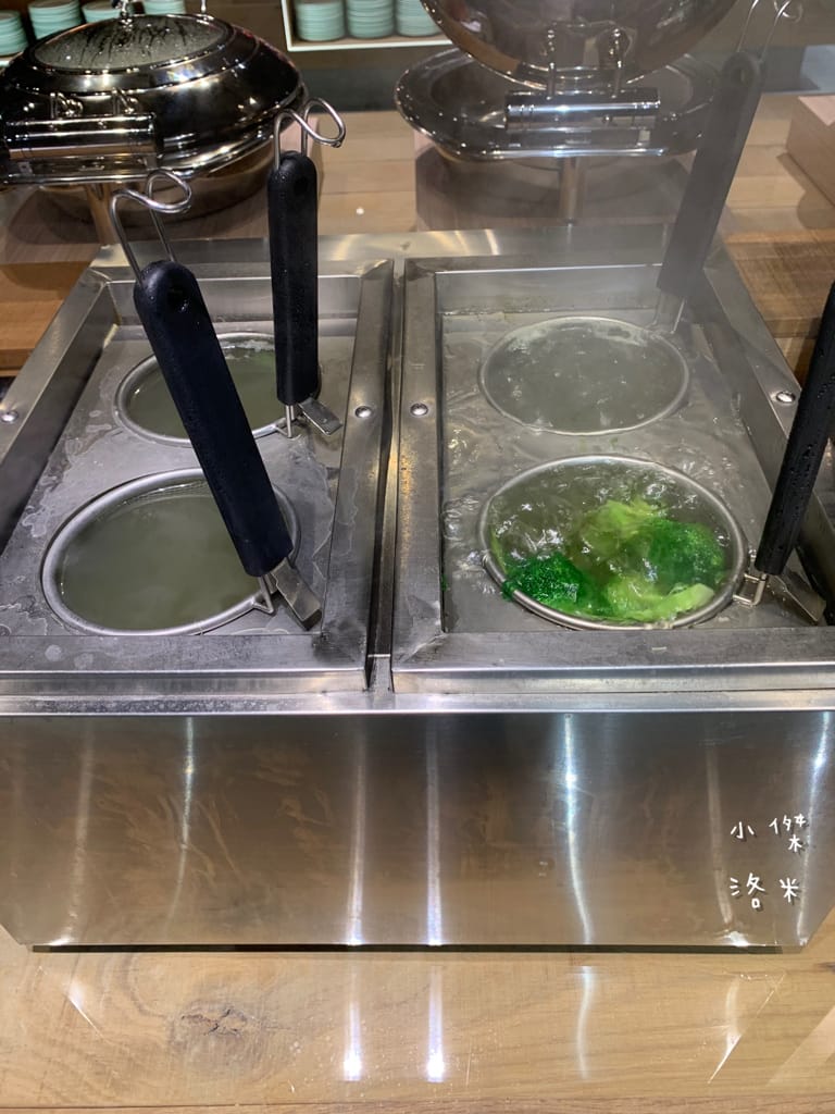 《旅遊美食》 台中鳳凰酒店- 鳳凰食號 ｜ 2022全新開幕鳳凰酒店 早午餐 Buffet吃到飽只要499！星巴客 哈根達斯無限續 用餐區附設兒童遊戲區 台中美食推薦 Buffet推薦 早午餐推薦