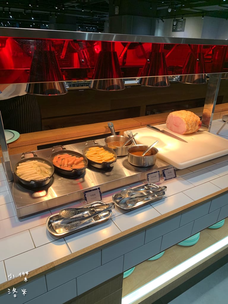 《旅遊美食》 台中鳳凰酒店- 鳳凰食號 ｜ 2022全新開幕鳳凰酒店 早午餐 Buffet吃到飽只要499！星巴客 哈根達斯無限續 用餐區附設兒童遊戲區 台中美食推薦 Buffet推薦 早午餐推薦