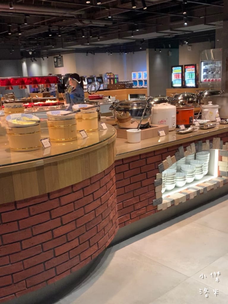 《旅遊美食》 台中鳳凰酒店- 鳳凰食號 ｜ 2022全新開幕鳳凰酒店 早午餐 Buffet吃到飽只要499！星巴客 哈根達斯無限續 用餐區附設兒童遊戲區 台中美食推薦 Buffet推薦 早午餐推薦