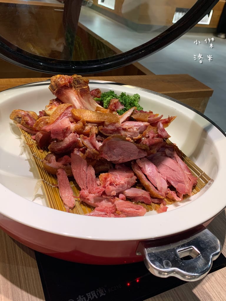 《旅遊美食》 台中鳳凰酒店- 鳳凰食號 ｜ 2022全新開幕鳳凰酒店 早午餐 Buffet吃到飽只要499！星巴客 哈根達斯無限續 用餐區附設兒童遊戲區 台中美食推薦 Buffet推薦 早午餐推薦
