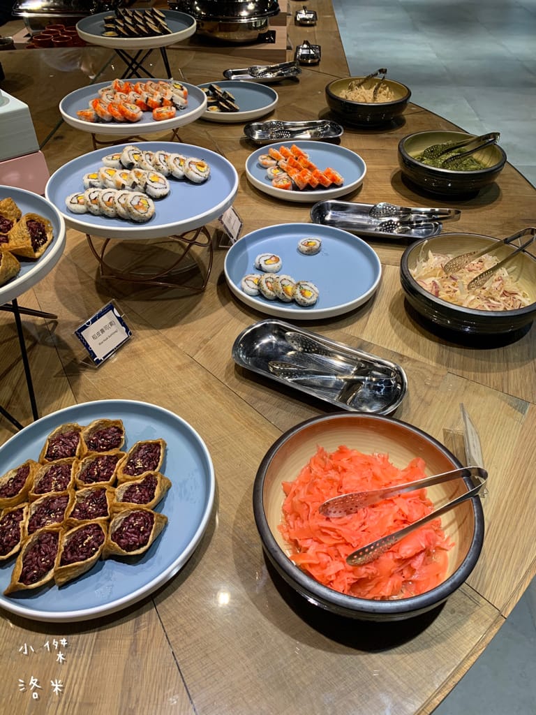 《旅遊美食》 台中鳳凰酒店- 鳳凰食號 ｜ 2022全新開幕鳳凰酒店 早午餐 Buffet吃到飽只要499！星巴客 哈根達斯無限續 用餐區附設兒童遊戲區 台中美食推薦 Buffet推薦 早午餐推薦