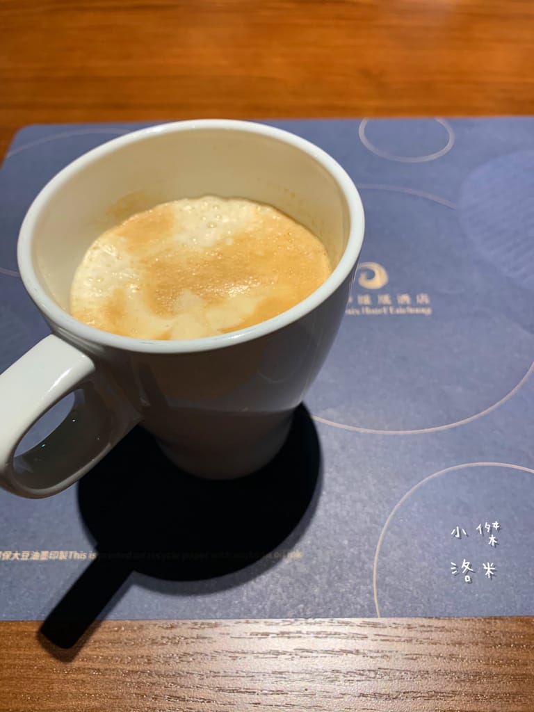 《旅遊美食》 台中鳳凰酒店- 鳳凰食號 ｜ 2022全新開幕鳳凰酒店 早午餐 Buffet吃到飽只要499！星巴客 哈根達斯無限續 用餐區附設兒童遊戲區 台中美食推薦 Buffet推薦 早午餐推薦