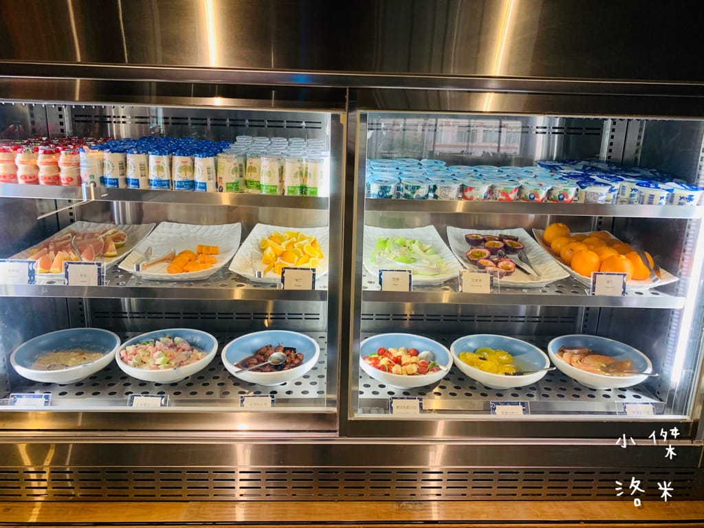 《旅遊美食》 台中鳳凰酒店- 鳳凰食號 ｜ 2022全新開幕鳳凰酒店 早午餐 Buffet吃到飽只要499！星巴客 哈根達斯無限續 用餐區附設兒童遊戲區 台中美食推薦 Buffet推薦 早午餐推薦