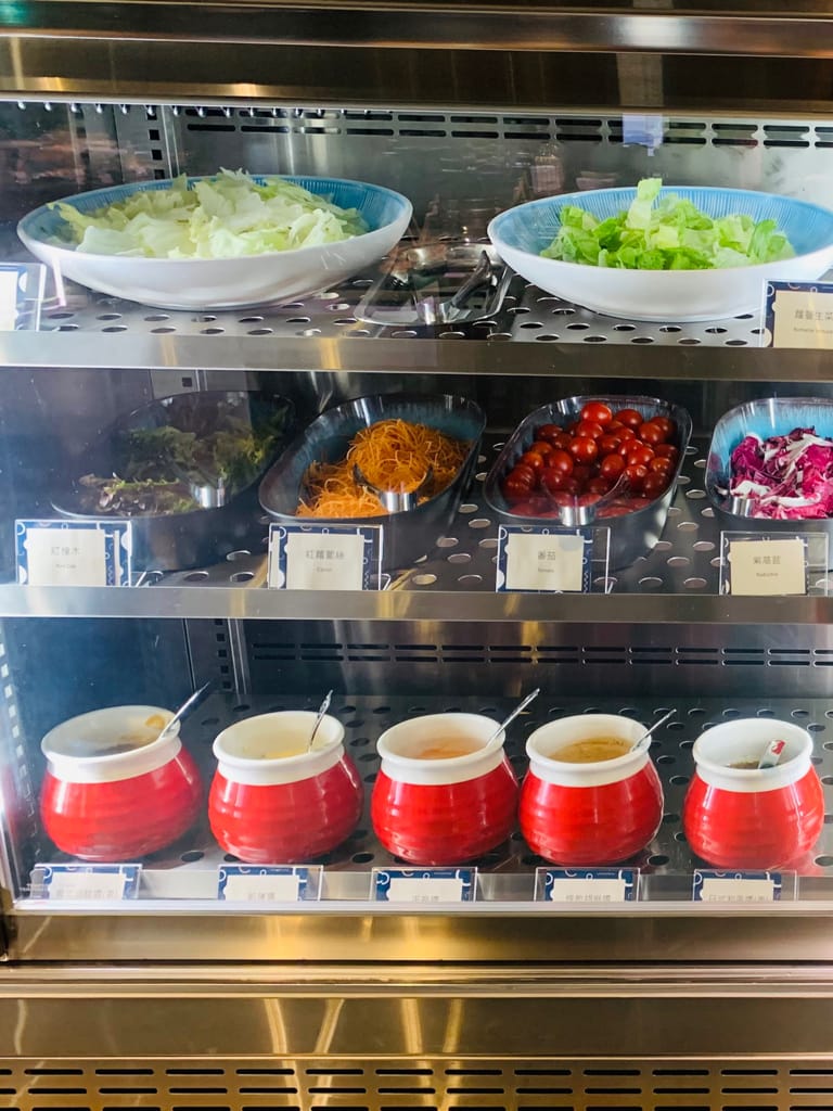 《旅遊美食》 台中鳳凰酒店- 鳳凰食號 ｜ 2022全新開幕鳳凰酒店 早午餐 Buffet吃到飽只要499！星巴客 哈根達斯無限續 用餐區附設兒童遊戲區 台中美食推薦 Buffet推薦 早午餐推薦