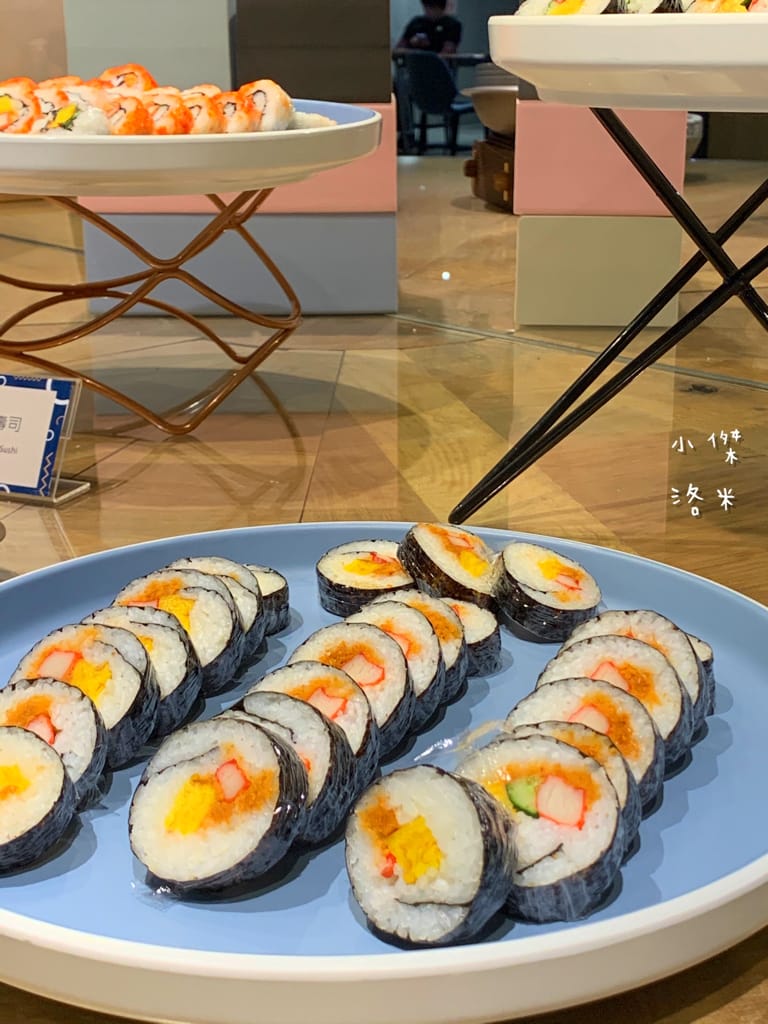 《旅遊美食》 台中鳳凰酒店- 鳳凰食號 ｜ 2022全新開幕鳳凰酒店 早午餐 Buffet吃到飽只要499！星巴客 哈根達斯無限續 用餐區附設兒童遊戲區 台中美食推薦 Buffet推薦 早午餐推薦