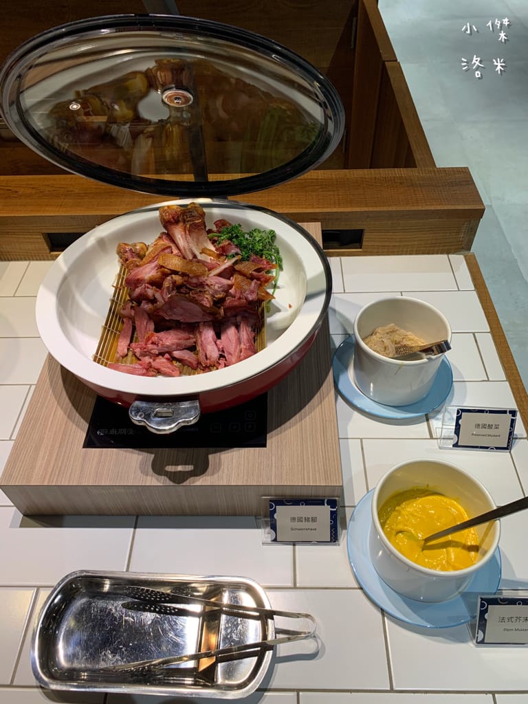 《旅遊美食》 台中鳳凰酒店- 鳳凰食號 ｜ 2022全新開幕鳳凰酒店 早午餐 Buffet吃到飽只要499！星巴客 哈根達斯無限續 用餐區附設兒童遊戲區 台中美食推薦 Buffet推薦 早午餐推薦