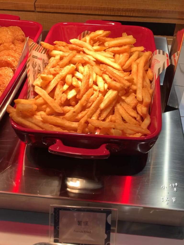 《旅遊美食》 台中鳳凰酒店- 鳳凰食號 ｜ 2022全新開幕鳳凰酒店 早午餐 Buffet吃到飽只要499！星巴客 哈根達斯無限續 用餐區附設兒童遊戲區 台中美食推薦 Buffet推薦 早午餐推薦