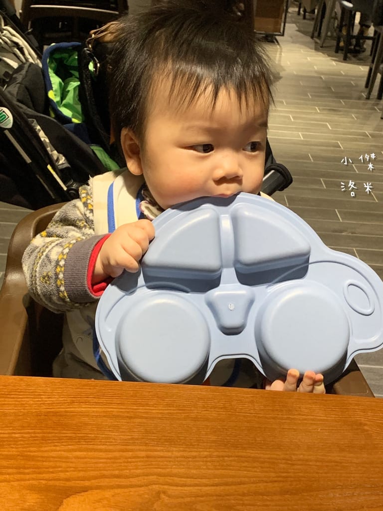 《旅遊美食》 台中鳳凰酒店- 鳳凰食號 ｜ 2022全新開幕鳳凰酒店 早午餐 Buffet吃到飽只要499！星巴客 哈根達斯無限續 用餐區附設兒童遊戲區 台中美食推薦 Buffet推薦 早午餐推薦