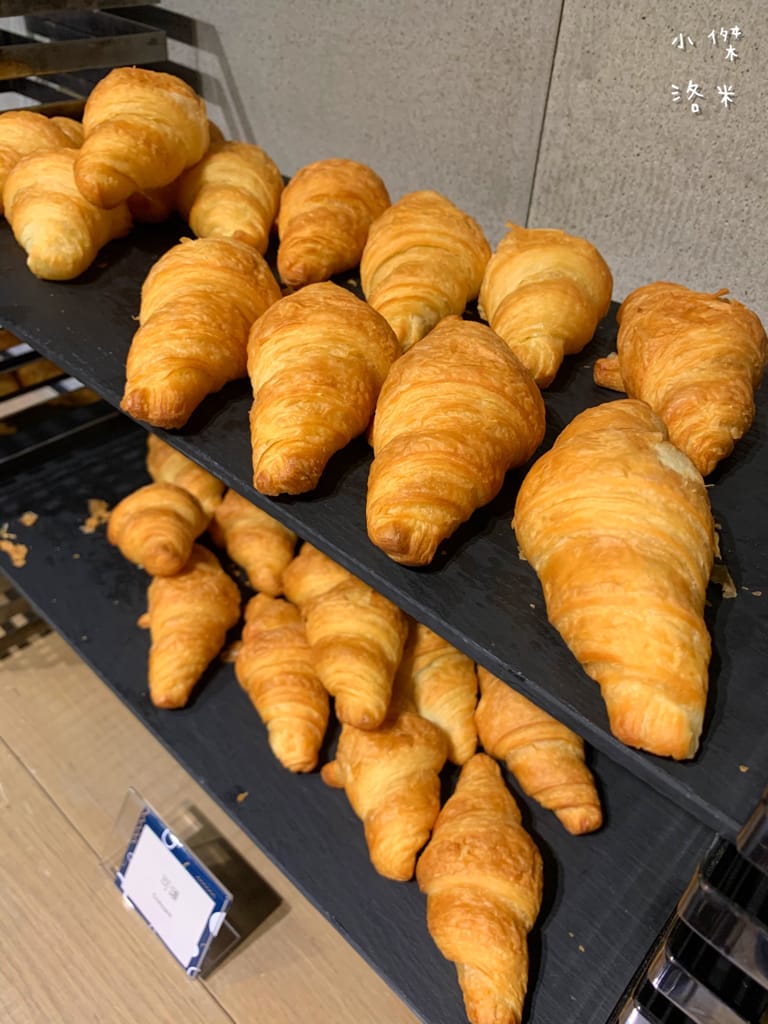 《旅遊美食》 台中鳳凰酒店- 鳳凰食號 ｜ 2022全新開幕鳳凰酒店 早午餐 Buffet吃到飽只要499！星巴客 哈根達斯無限續 用餐區附設兒童遊戲區 台中美食推薦 Buffet推薦 早午餐推薦