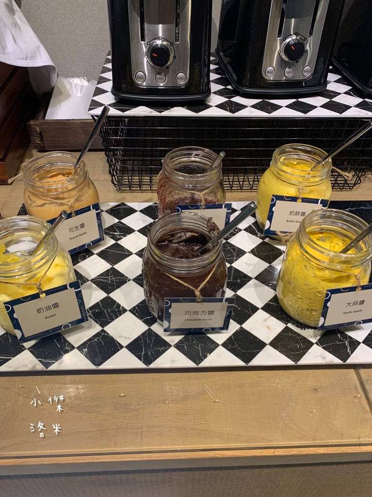 《旅遊美食》 台中鳳凰酒店- 鳳凰食號 ｜ 2022全新開幕鳳凰酒店 早午餐 Buffet吃到飽只要499！星巴客 哈根達斯無限續 用餐區附設兒童遊戲區 台中美食推薦 Buffet推薦 早午餐推薦