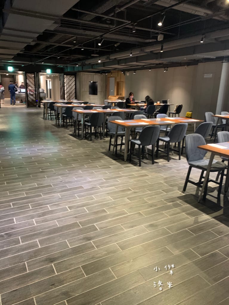 《旅遊美食》 台中鳳凰酒店- 鳳凰食號 ｜ 2022全新開幕鳳凰酒店 早午餐 Buffet吃到飽只要499！星巴客 哈根達斯無限續 用餐區附設兒童遊戲區 台中美食推薦 Buffet推薦 早午餐推薦