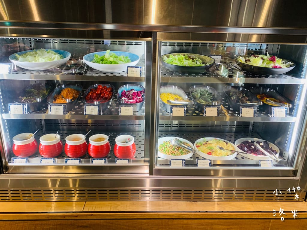 《旅遊美食》 台中鳳凰酒店- 鳳凰食號 ｜ 2022全新開幕鳳凰酒店 早午餐 Buffet吃到飽只要499！星巴客 哈根達斯無限續 用餐區附設兒童遊戲區 台中美食推薦 Buffet推薦 早午餐推薦