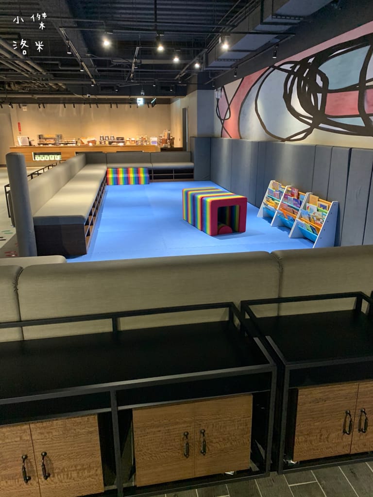 《旅遊美食》 台中鳳凰酒店- 鳳凰食號 ｜ 2022全新開幕鳳凰酒店 早午餐 Buffet吃到飽只要499！星巴客 哈根達斯無限續 用餐區附設兒童遊戲區 台中美食推薦 Buffet推薦 早午餐推薦