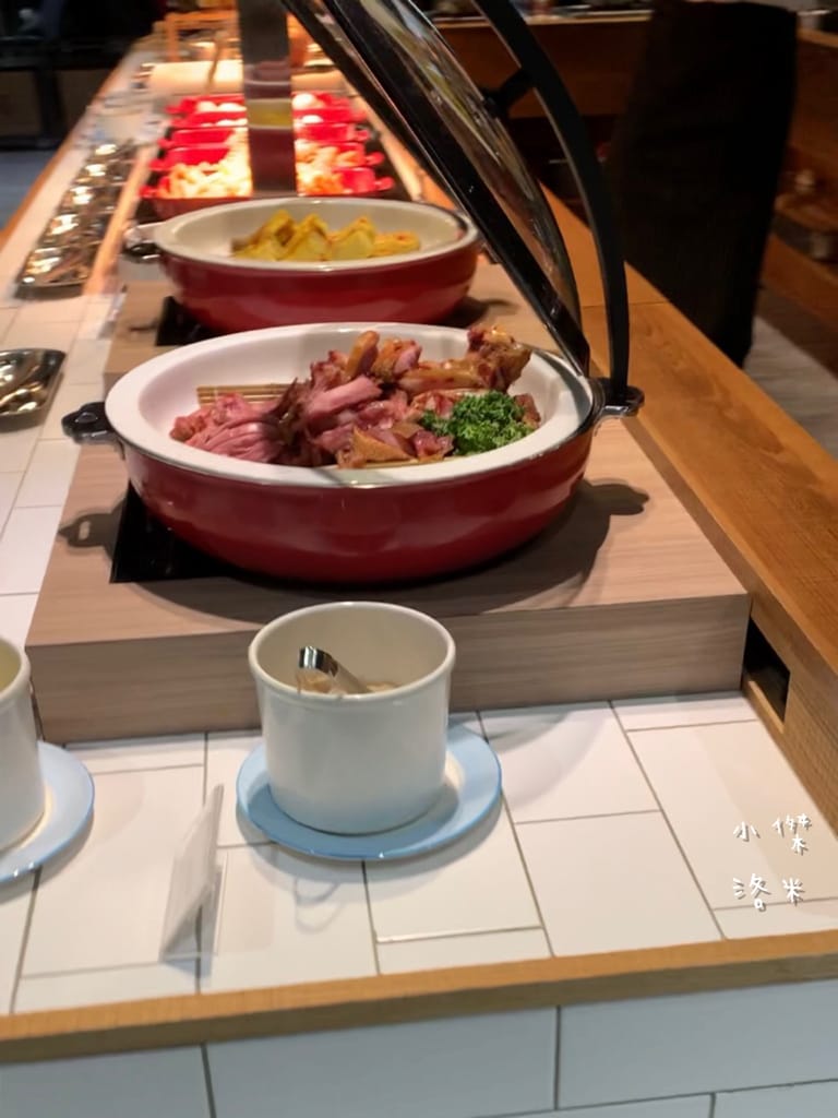 《旅遊美食》 台中鳳凰酒店- 鳳凰食號 ｜ 2022全新開幕鳳凰酒店 早午餐 Buffet吃到飽只要499！星巴客 哈根達斯無限續 用餐區附設兒童遊戲區 台中美食推薦 Buffet推薦 早午餐推薦
