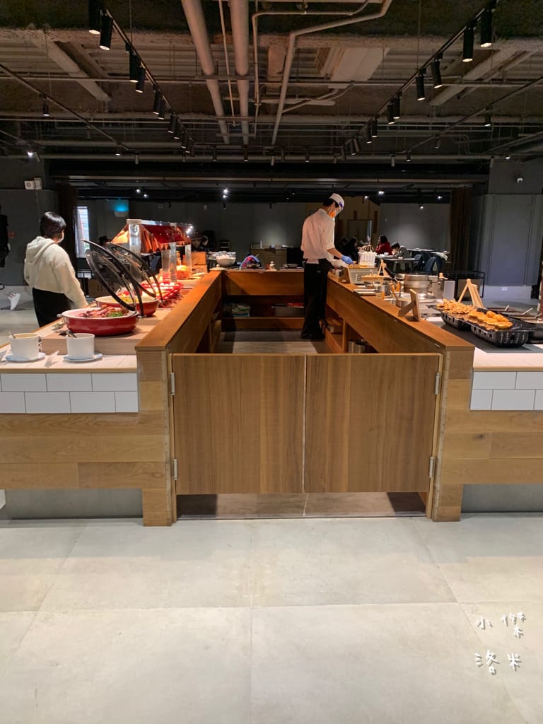 《旅遊美食》 台中鳳凰酒店- 鳳凰食號 ｜ 2022全新開幕鳳凰酒店 早午餐 Buffet吃到飽只要499！星巴客 哈根達斯無限續 用餐區附設兒童遊戲區 台中美食推薦 Buffet推薦 早午餐推薦