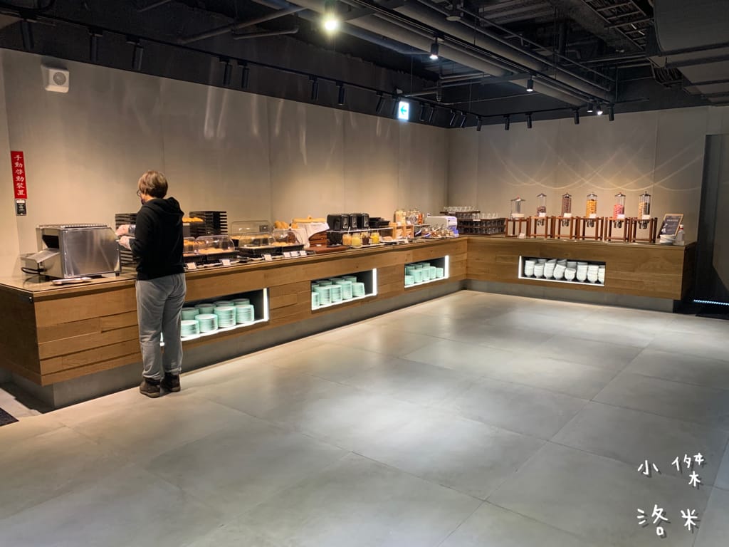 《旅遊美食》 台中鳳凰酒店- 鳳凰食號 ｜ 2022全新開幕鳳凰酒店 早午餐 Buffet吃到飽只要499！星巴客 哈根達斯無限續 用餐區附設兒童遊戲區 台中美食推薦 Buffet推薦 早午餐推薦