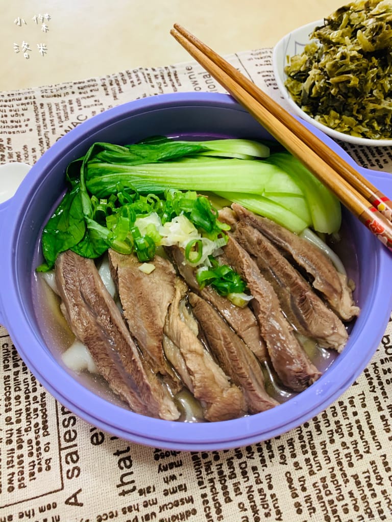 《宅配美食》開箱 洪師父牛肉麵 5屆冠軍的牛肉麵宅配到家 在家防疫也能吃到好料 冷凍調理包推薦 牛肉麵推薦 防疫推薦